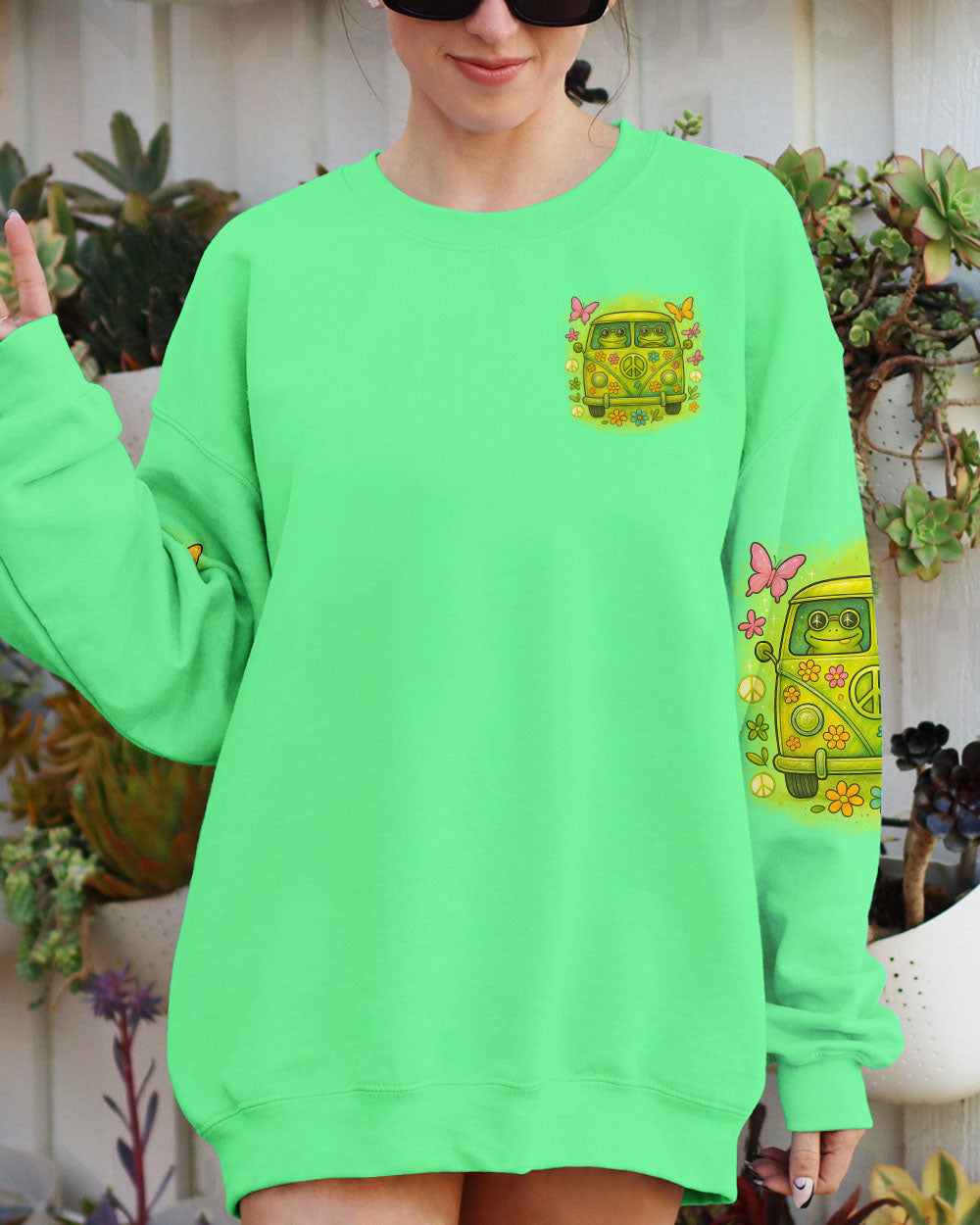Good Times Crazy Friends Amazing Memories Frog with Van Car Design for Women AOP Shirts _4_ lAlBq